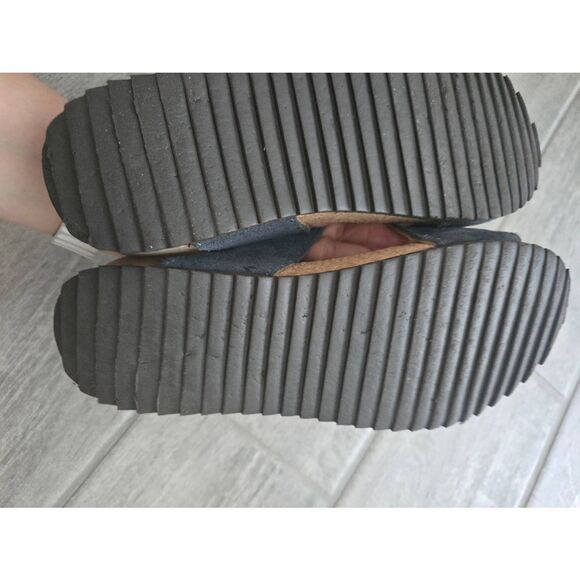 Women's Muk Luks Poppy Sandal Double Strap Navy Blue Size 7 Suede - Picture 3 of 6